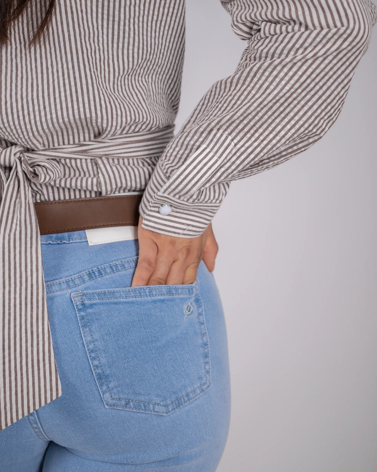 Wide leg regulable
