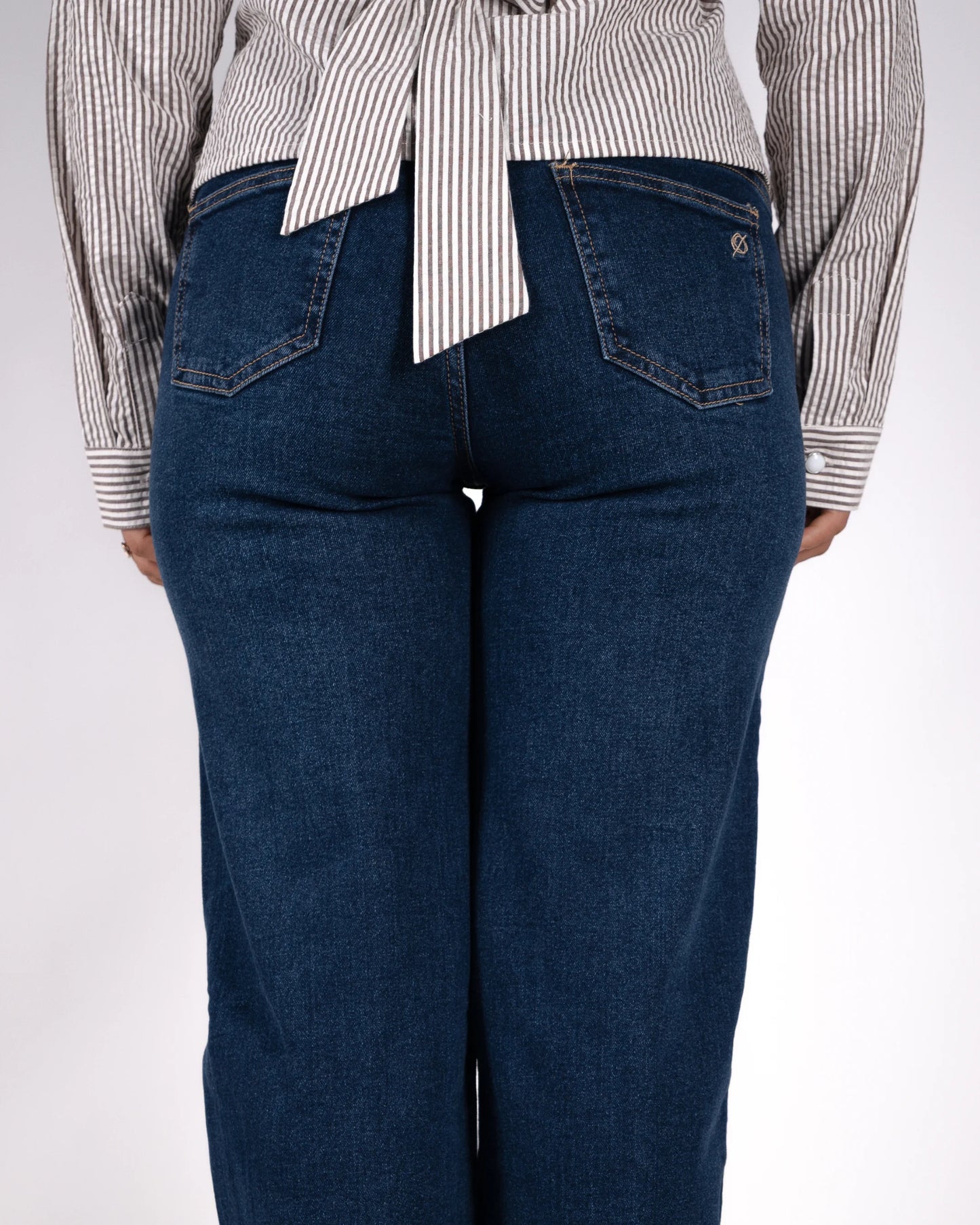 Wide leg regulable